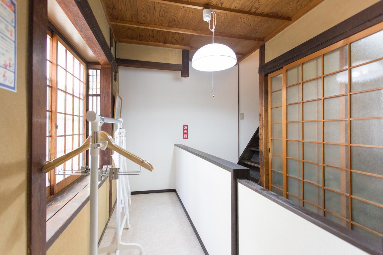 City Center 200 Years Old Traditional House Next To 2 Train Lines Kyoto Exterior photo