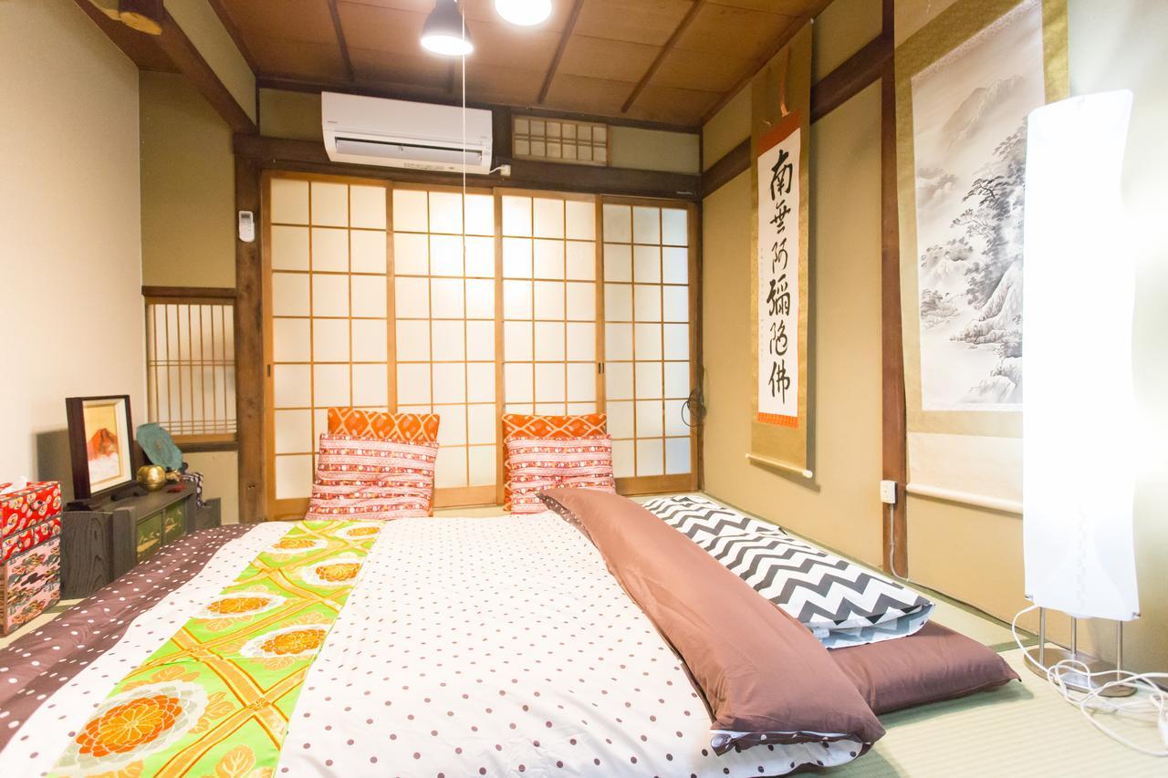 City Center 200 Years Old Traditional House Next To 2 Train Lines Kyoto Exterior photo