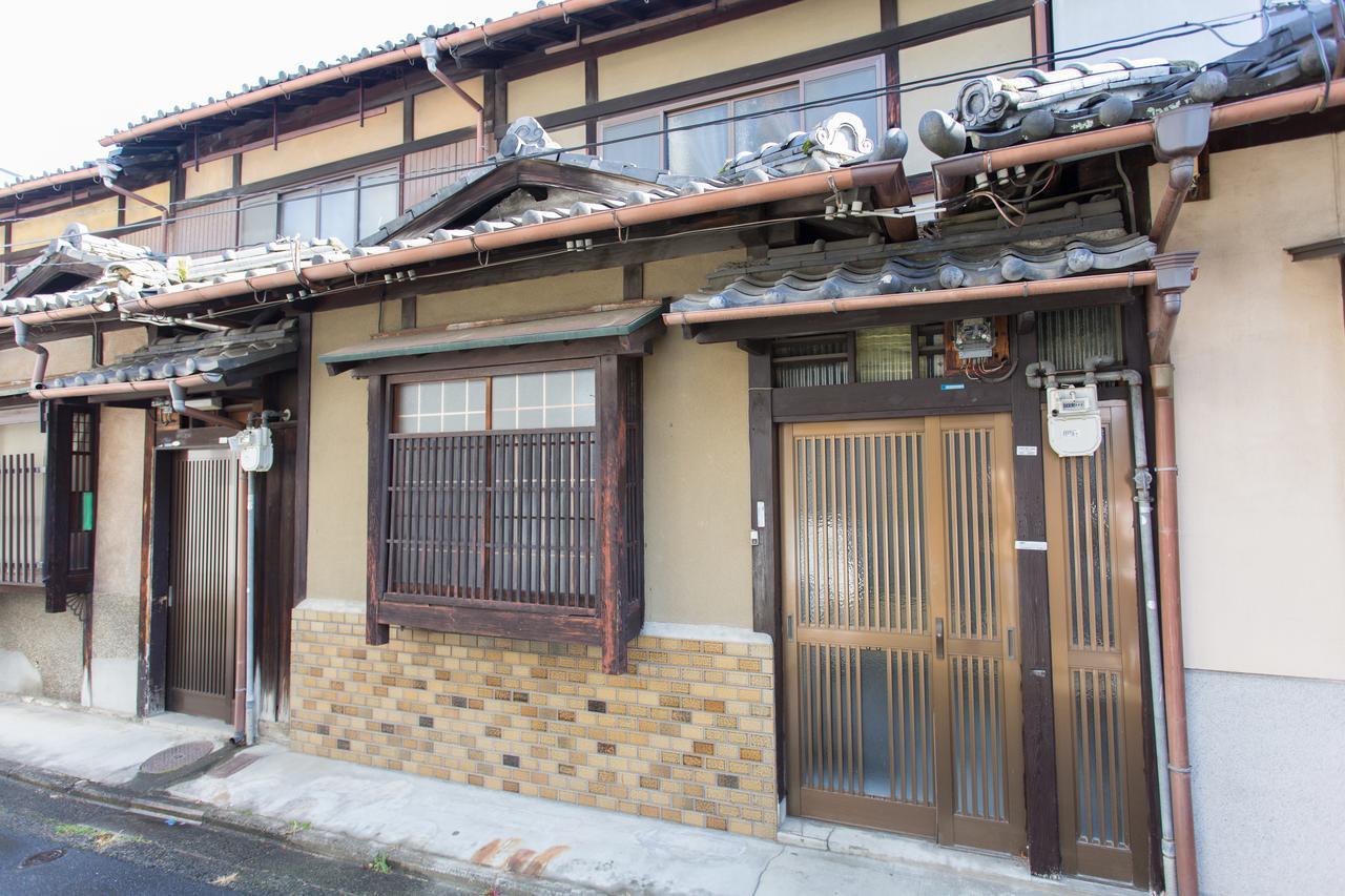 City Center 200 Years Old Traditional House Next To 2 Train Lines Kyoto Exterior photo
