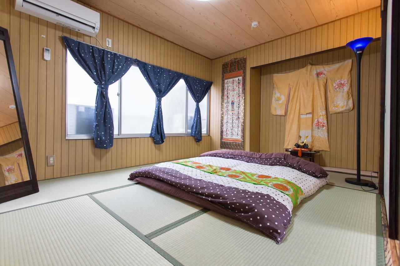City Center 200 Years Old Traditional House Next To 2 Train Lines Kyoto Exterior photo