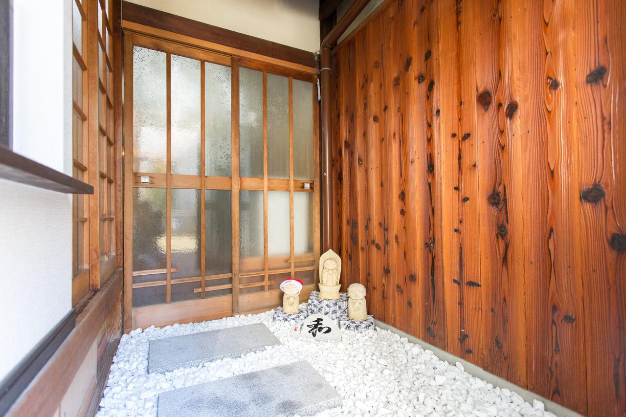 City Center 200 Years Old Traditional House Next To 2 Train Lines Kyoto Exterior photo