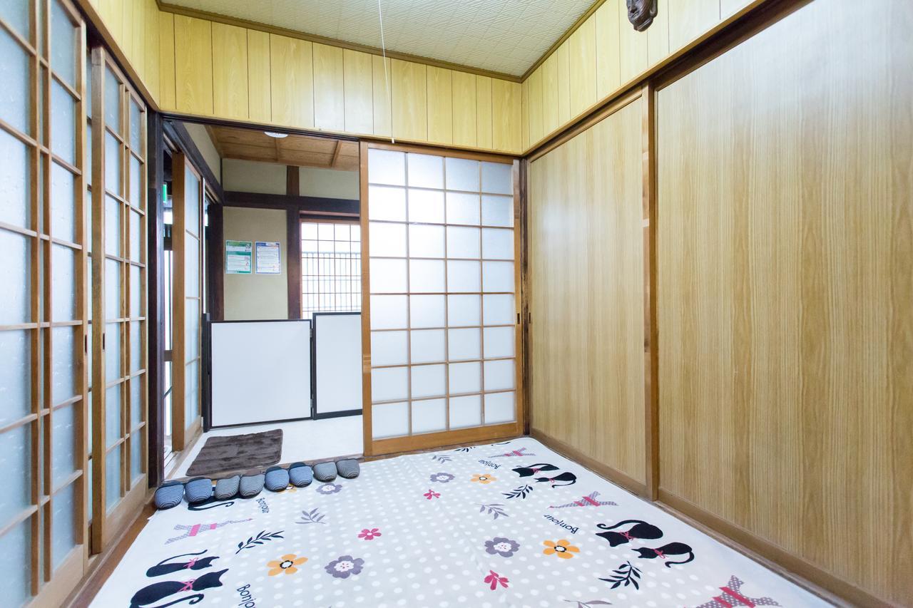 City Center 200 Years Old Traditional House Next To 2 Train Lines Kyoto Exterior photo